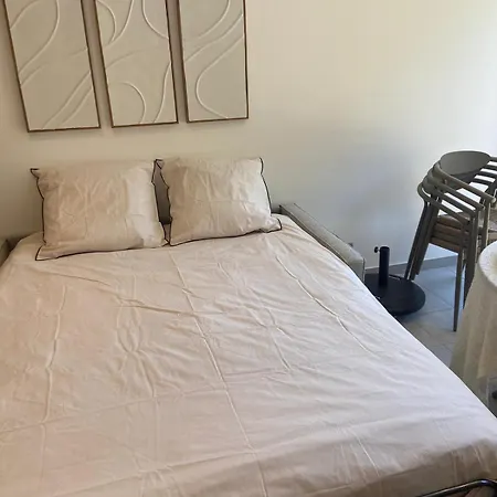 Renove Avec Terrasse Et Parking Motte *